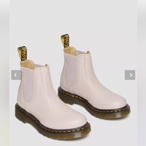 Dr. Martens 2976 Women’s Leather Chelsea Boots
